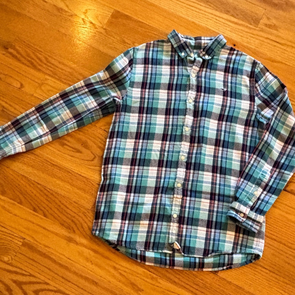 Boy’s NICE Vineyard Vines Shirt. Size L